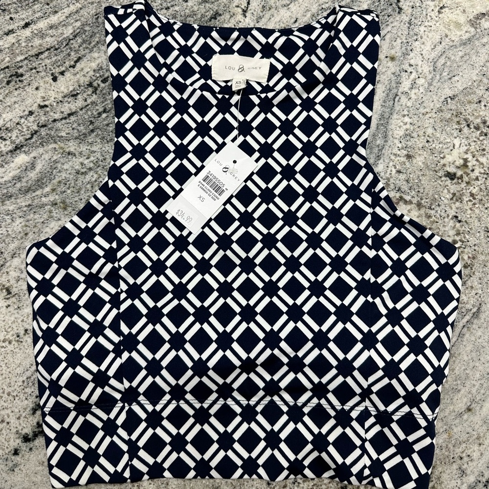 NWT Lou & Grey sports bra size XS. Navy & white
